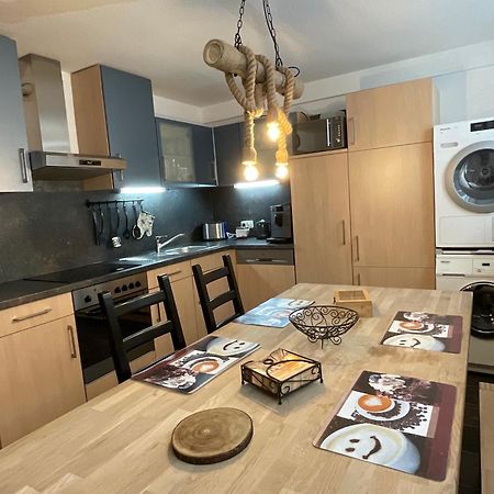 Messe-Apartment, 4 Schlafzimmer, 80 Qm, Garten - 6 Km Zur Messe, Verkehrsguenstig, Ruhig, Parkplaetze Nuremberg Bagian luar foto