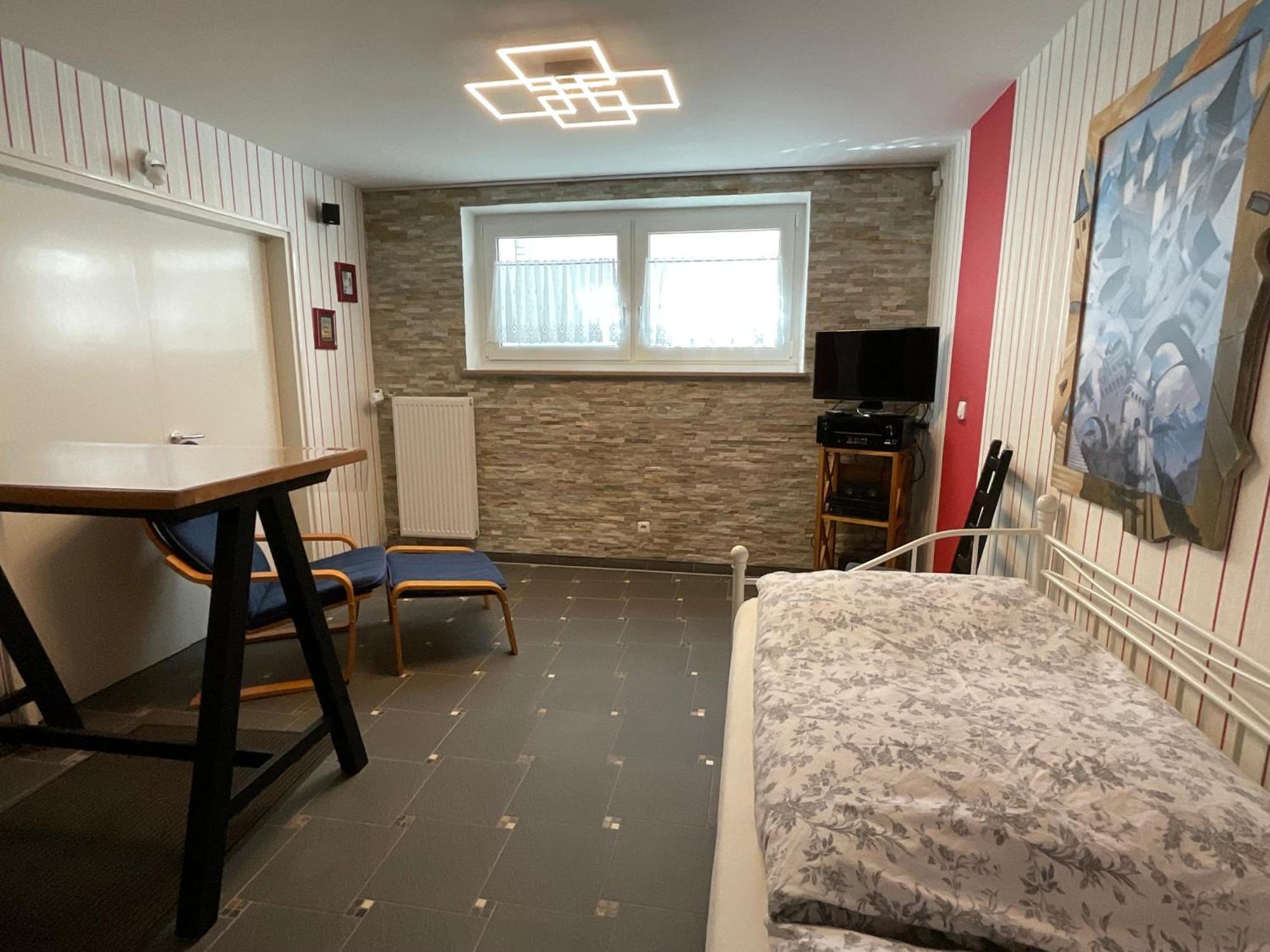 Messe-Apartment, 4 Schlafzimmer, 80 Qm, Garten - 6 Km Zur Messe, Verkehrsguenstig, Ruhig, Parkplaetze Nuremberg Bagian luar foto